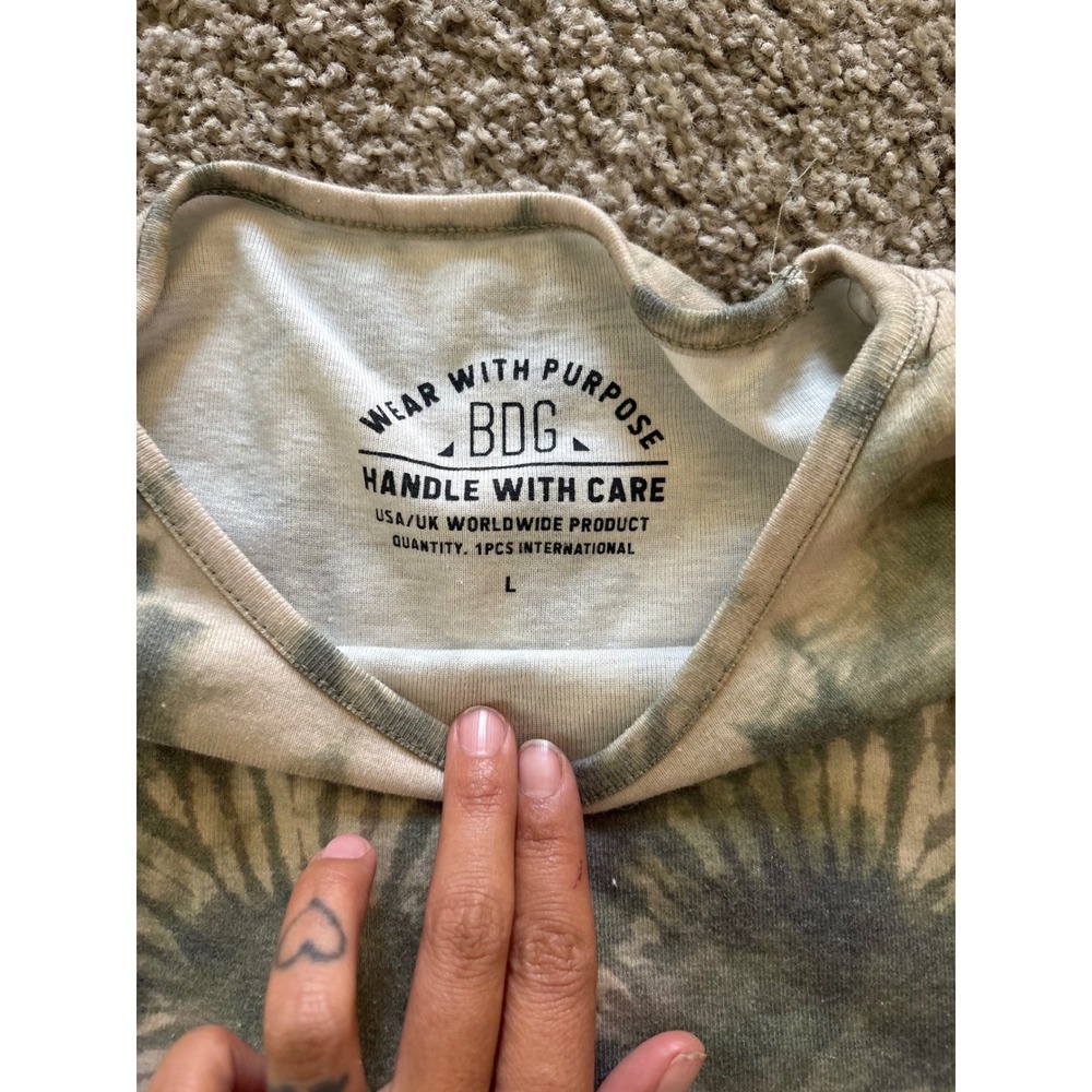 BDG Urban Outfitters Tie Dye & Retro Octopus Graphic Crop Tank Top Bundle L - Picture 4 of 6
